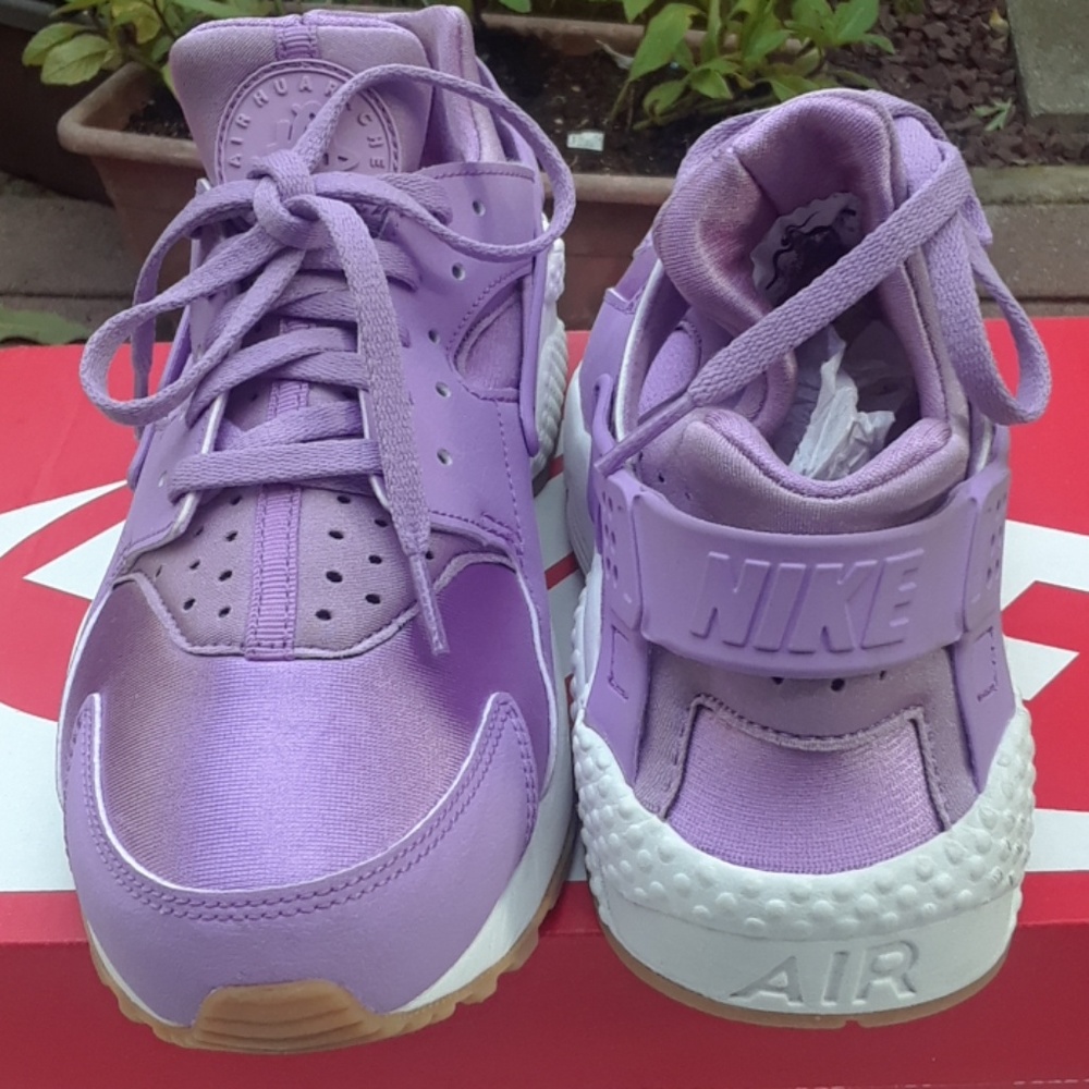 Nike Women's Lavender Purple Huarache Sneakers